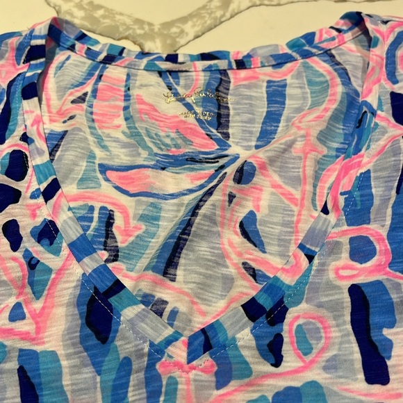 Lilly Pulitzer Etta V-Neck Tee - Picture 3 of 8